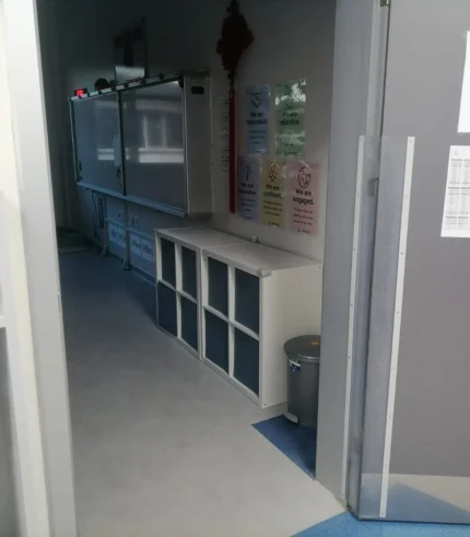 GENİŞ KÖRÜKLÜ PARMAK KORUYUCU - 180° AÇILAN KAPILAR İÇİN MENTEŞE TARAFI PARMAK SIKIŞMA ÖNLEYİCİ H:120 CM ŞEFFAF – PARKZON